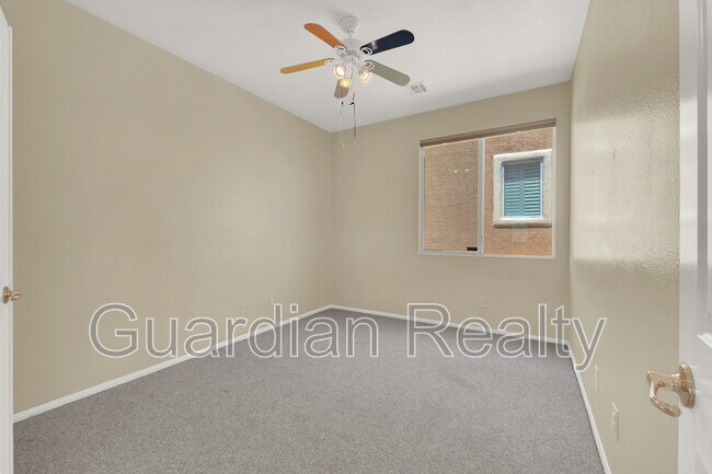 Building Photo - 224 Emerald Vista Way
