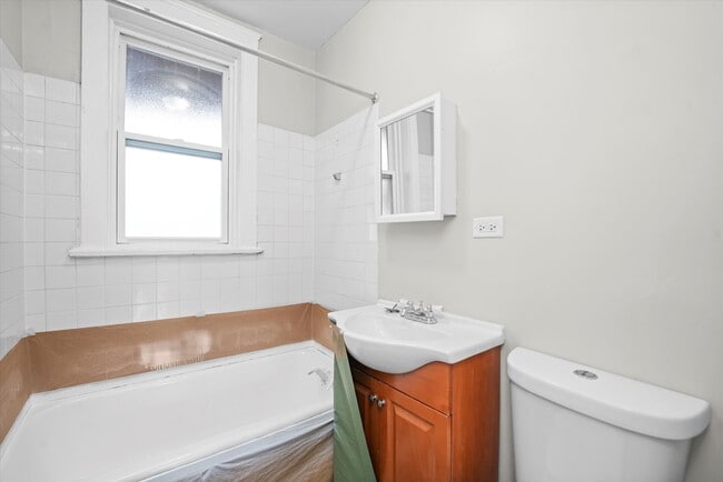 Building Photo - 411 Beloit Ave