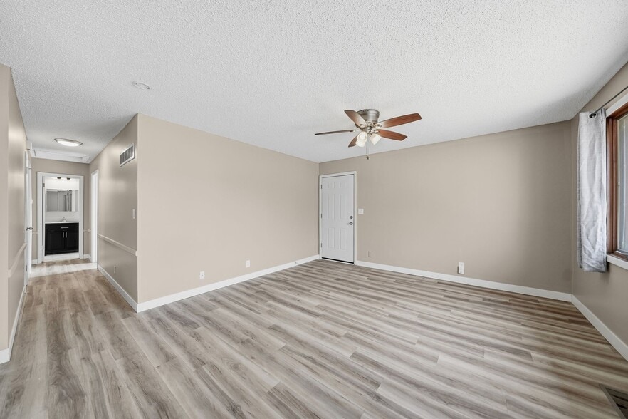 Building Photo - 2830 S 13th St