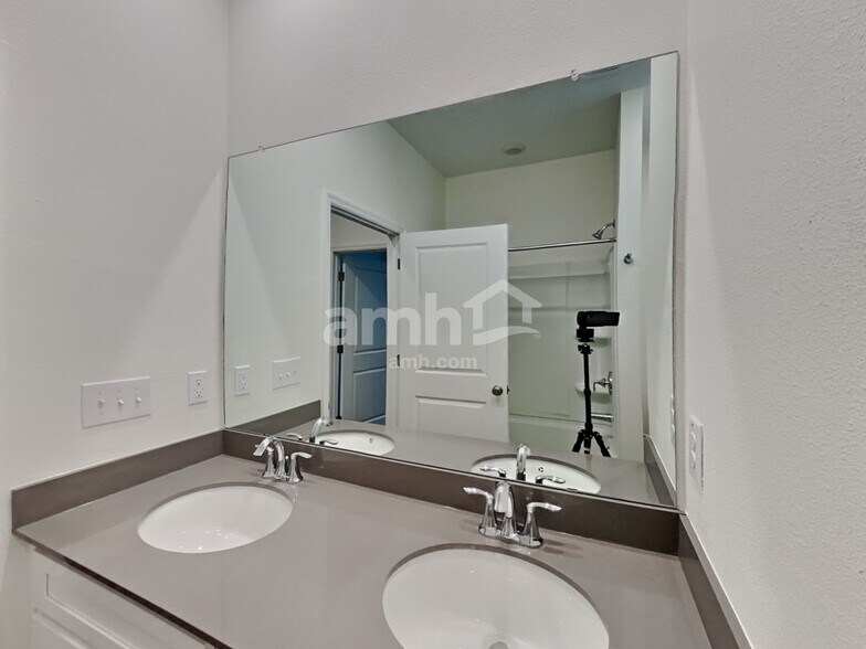 Building Photo - 6326 Emerald Hls Wy