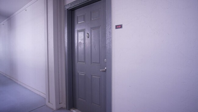 Primary Photo - 1/1 in West Campus
