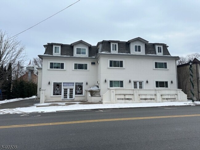 Building Photo - 234 Main St