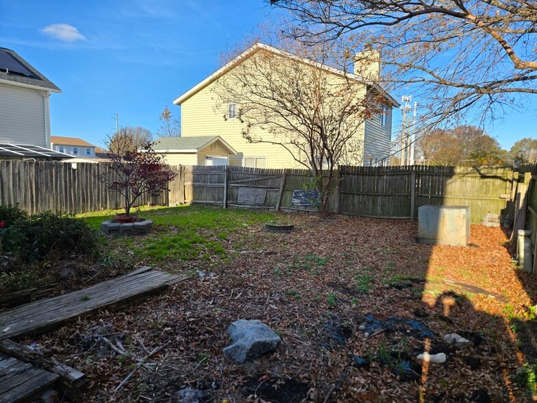 Building Photo - 3912 Riverside Cir