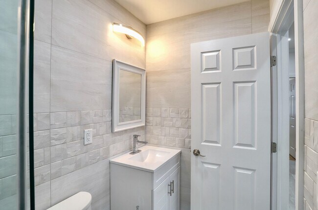 Building Photo - 915 Central Ave