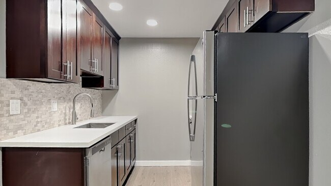 Building Photo - 1105 S Woodlawn St