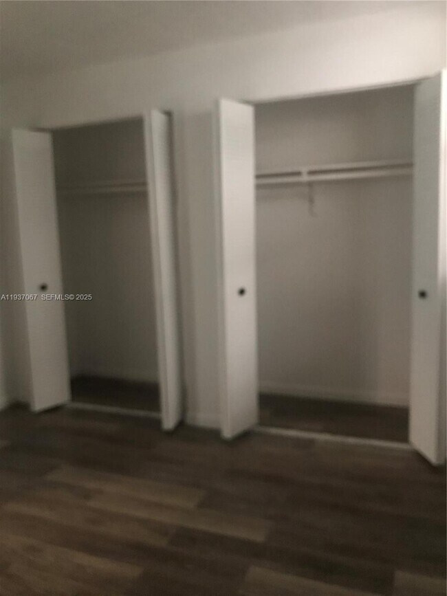 Building Photo - 10000 NW 80th Ct