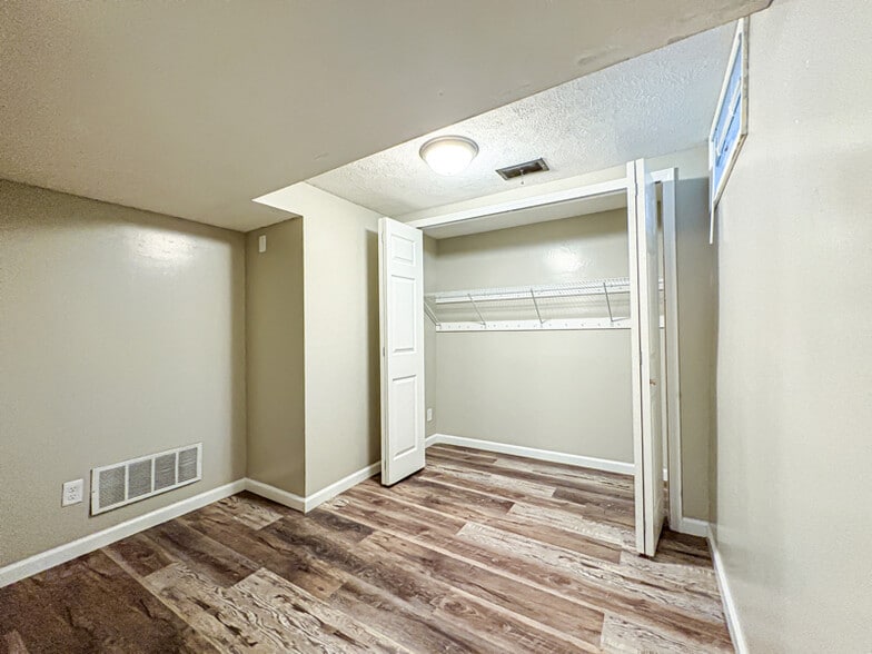 Building Photo - 5618 Huntington Ave