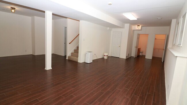 Building Photo - 3305 Mallory Cir