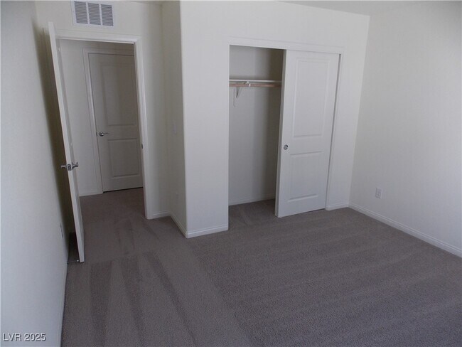Building Photo - 565 Ruby Robin Ave