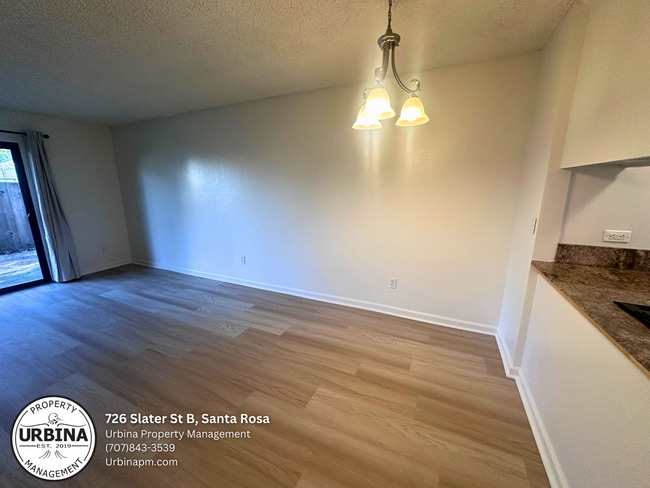 Building Photo - Updated Two Bedroom Ground Floor Apartment in Prime Santa Rosa Location