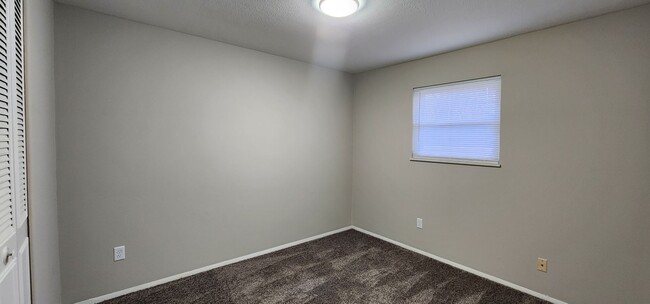 Building Photo - Nice, 3 Bedrooms, 1 Bath, Brick Ranch Home...