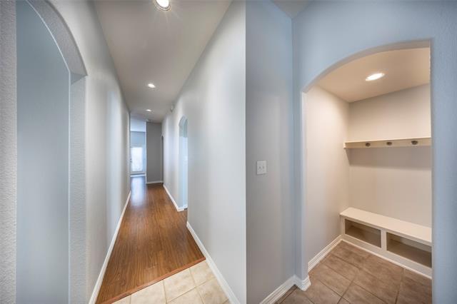 Building Photo - 2709 Lake Ridge Dr