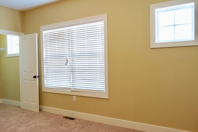 Building Photo - 131 N Franklin Ave