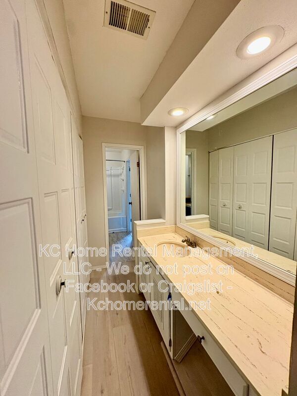 Building Photo - 8027 N Stoddard Ave