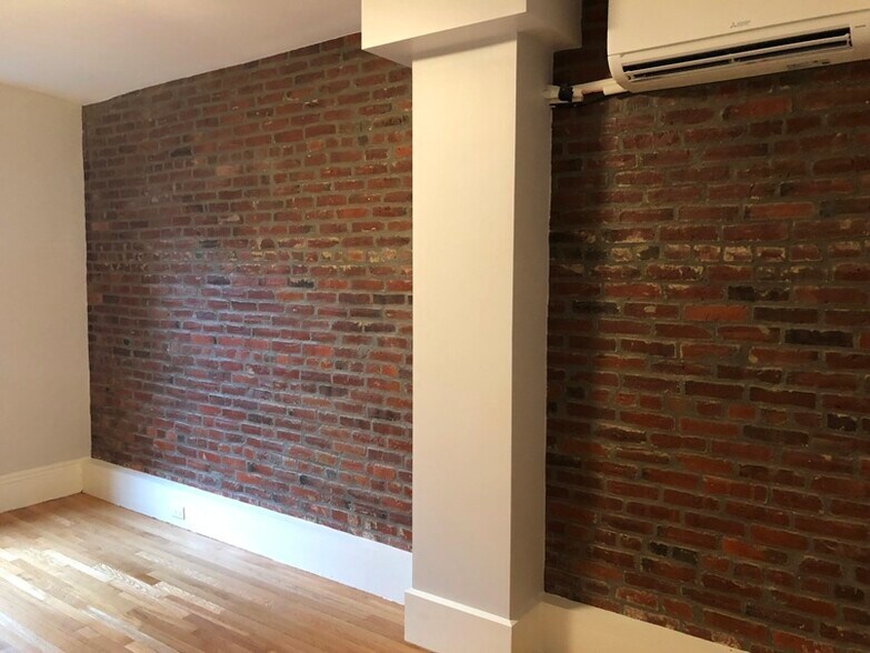 Building Photo - 176 Newbury St