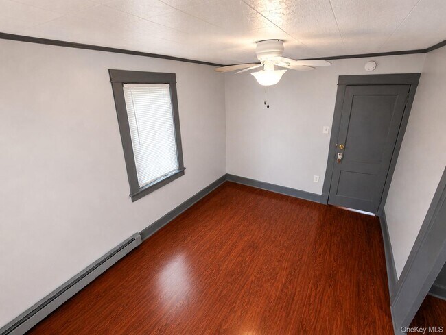 Building Photo - 39 Crescent Pl