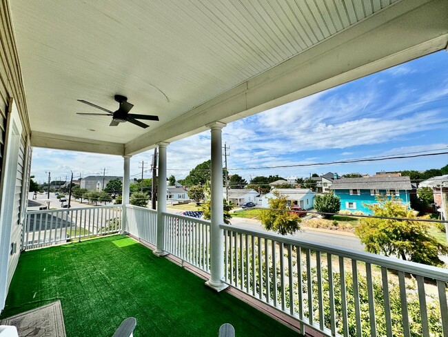 Building Photo - A Block From The Beaches! Ready 09-21-26! Oversized Parking Pad, Pet Friendly!