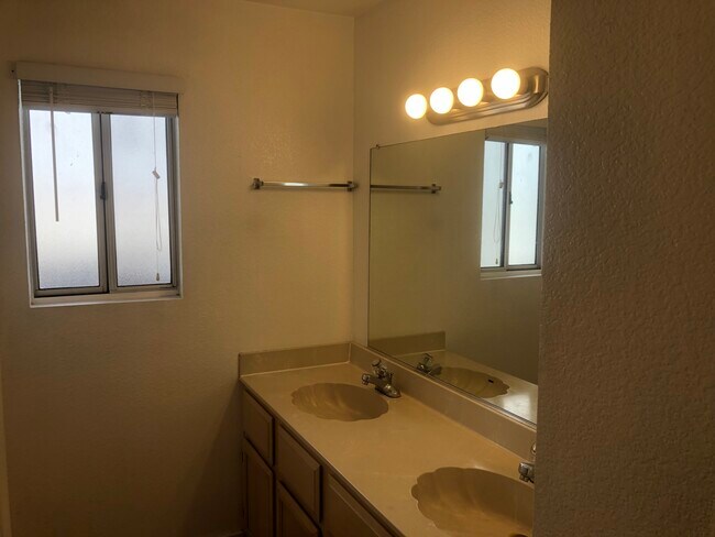 Building Photo - 815 15th St