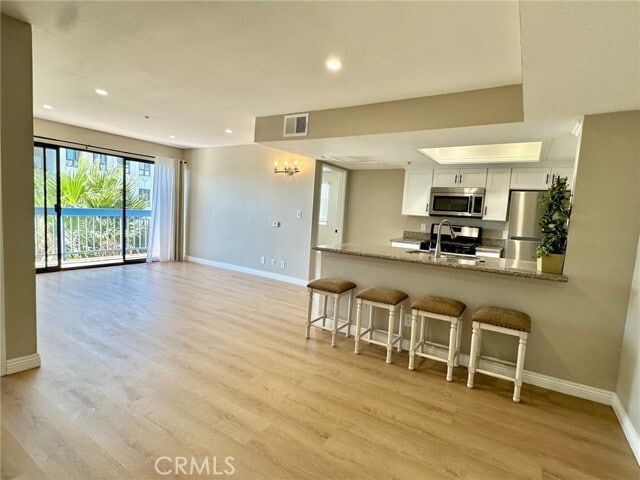 Building Photo - 1052 S Mariposa Ave