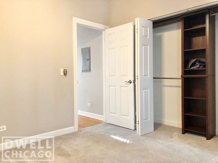 Building Photo - 521 W Belmont Ave