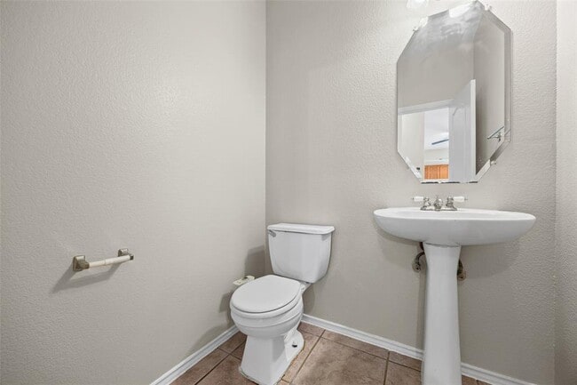 Building Photo - 20521 Farm Pond Ln