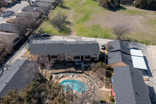 Building Photo - 5742 Marina Dr