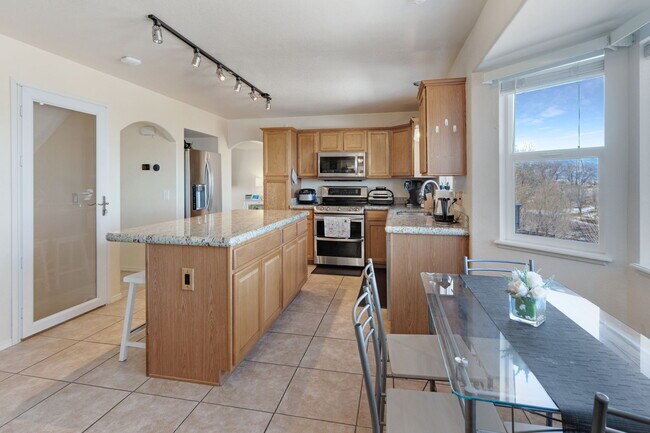 Building Photo - 6994 Ketchum Dr