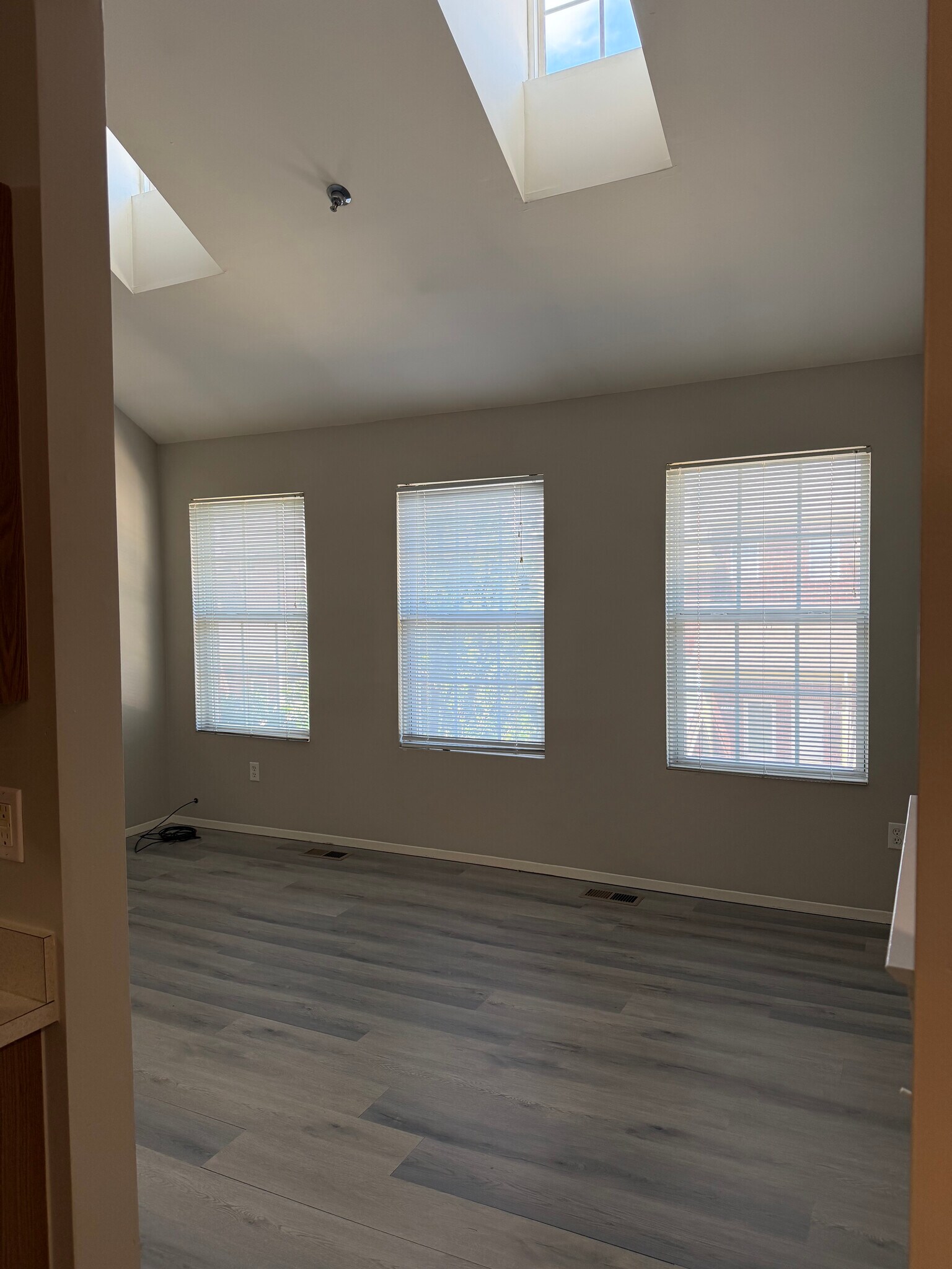 Building Photo - 23296 Cornerstone Village Dr