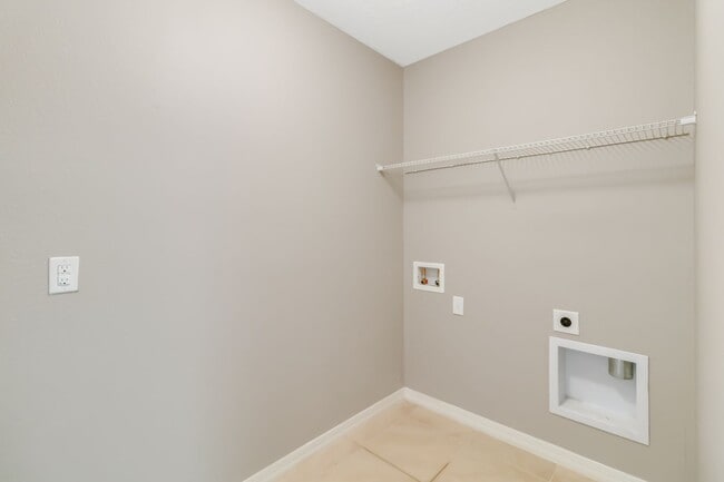 Building Photo - Beautiful 4/2 Energy Efficient Home in St. Cloud w/ Fully Fenced Yard