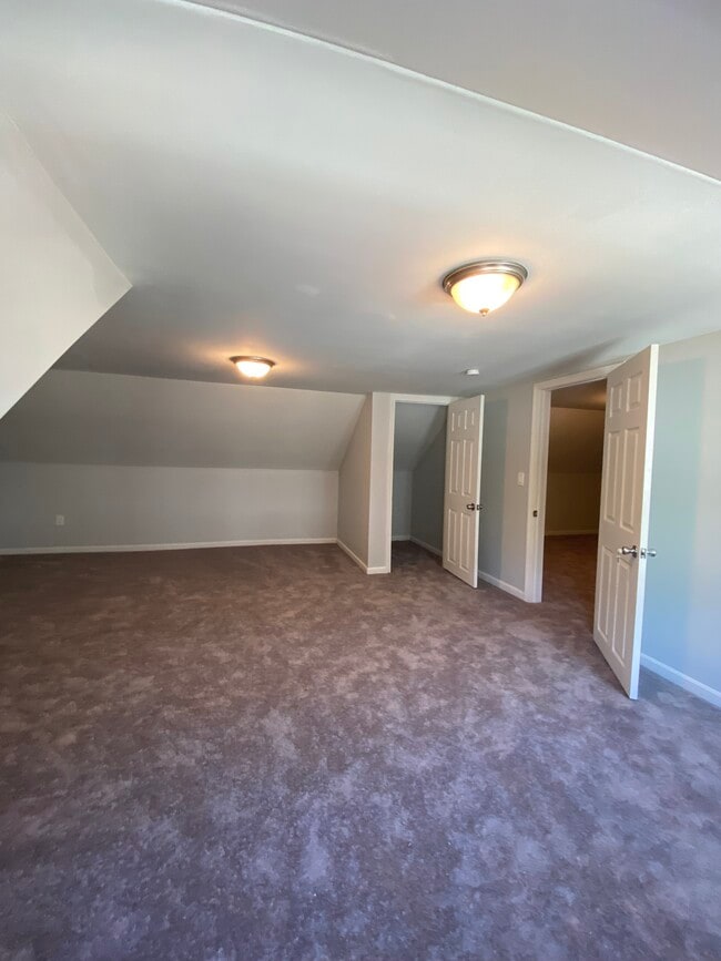 Building Photo - 24 Huxley Ave