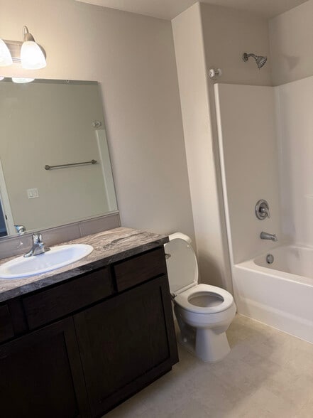 Building Photo - 5723 W Albany Pl