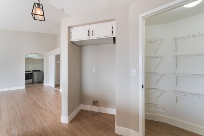 Building Photo - Charming 2-Bedroom Condo with Modern Comforts!