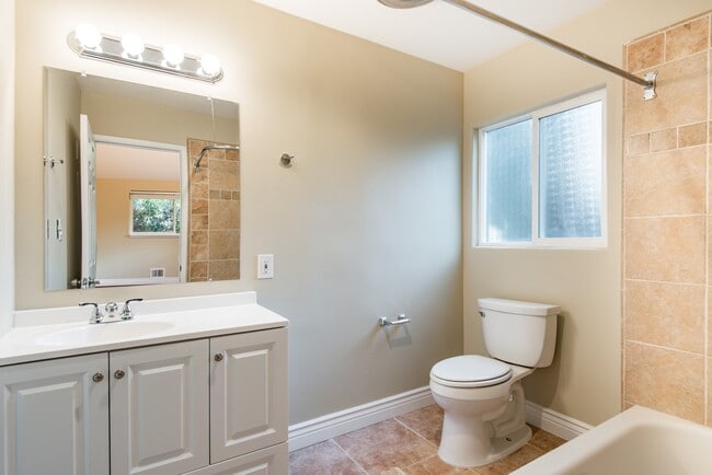 Building Photo - Beautiful Los Gatos Home Minutes to Downto...
