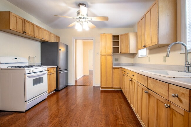 Building Photo - 3br / 2ba house in Woodlawn terrace, close...
