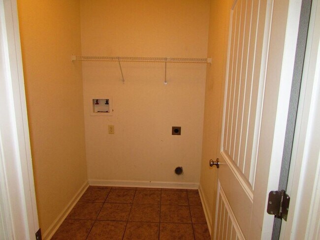 Building Photo - Modern Comfort: Your Ideal Rental Home in Valdosta, GA