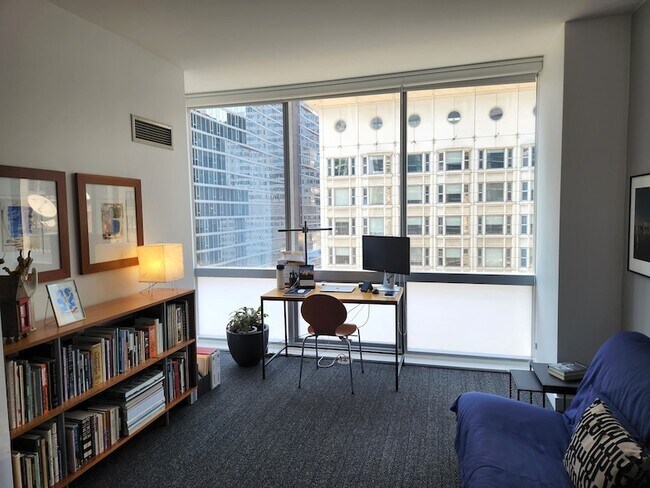 Building Photo - 8 E Randolph St