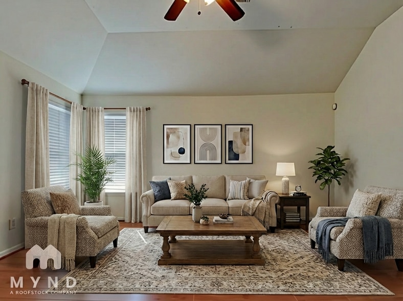 Building Photo - 807 Forest Star