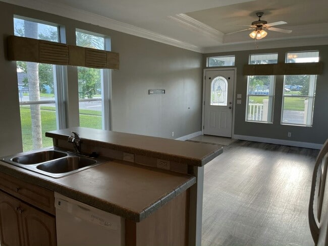 Building Photo - 3008 Hanson Ave