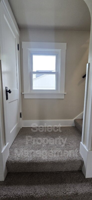 Building Photo - 702 Archer Ave