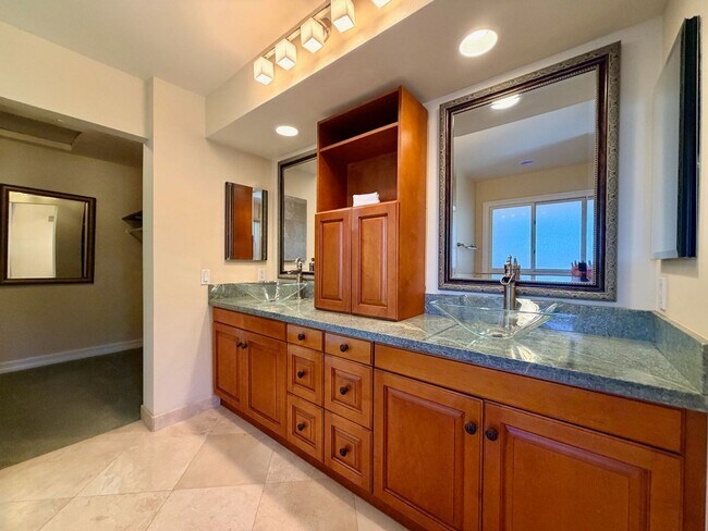 Building Photo - For Rent Available Now - Furnished House 3+BR 2.5Ba in Del Mar, charming furnished home in the hi...