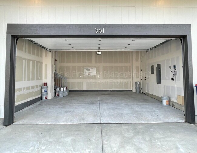 Building Photo - 361 Fox Ln