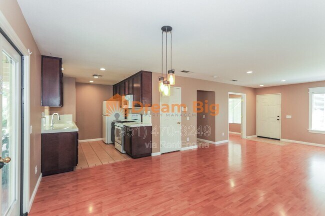 Building Photo - 1493 Evergreen Ave