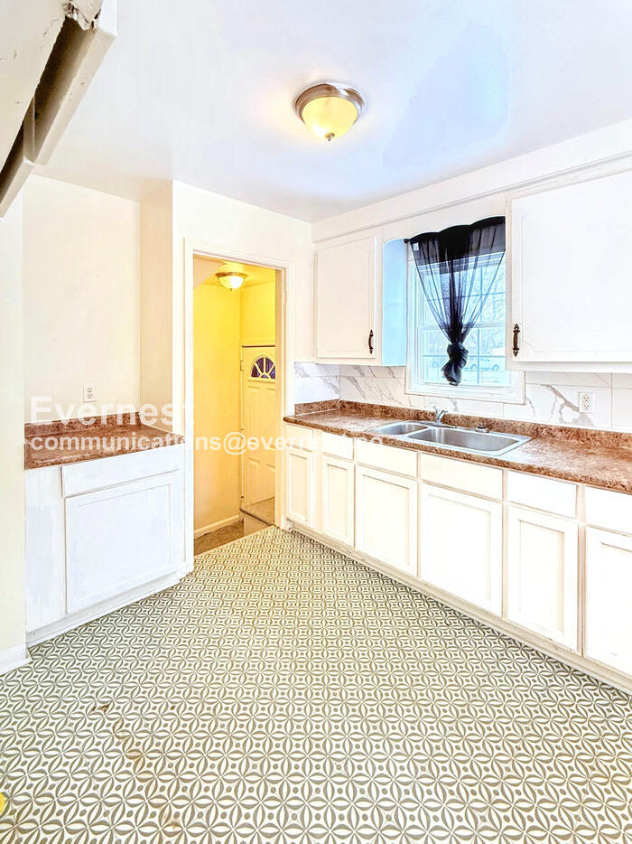 Building Photo - 19449 W Chicago