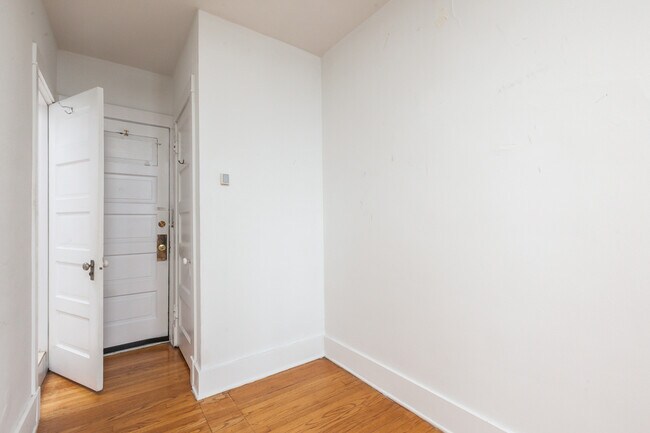 Building Photo - 293 E Deerpath