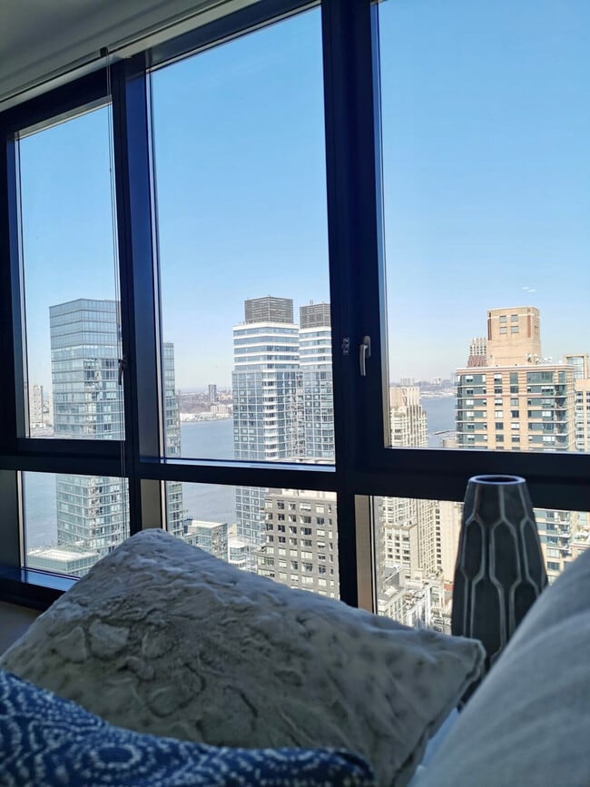 Building Photo - 408 W 58th St