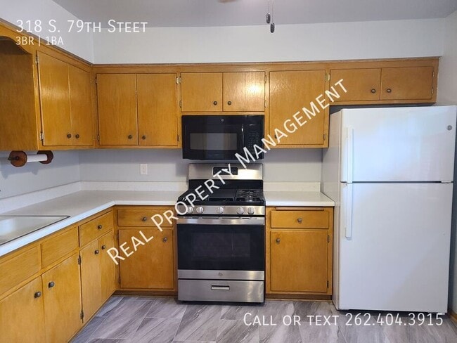 Building Photo - 318 S 79th St
