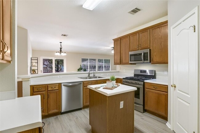 Building Photo - 1301 Canna Lily Ln