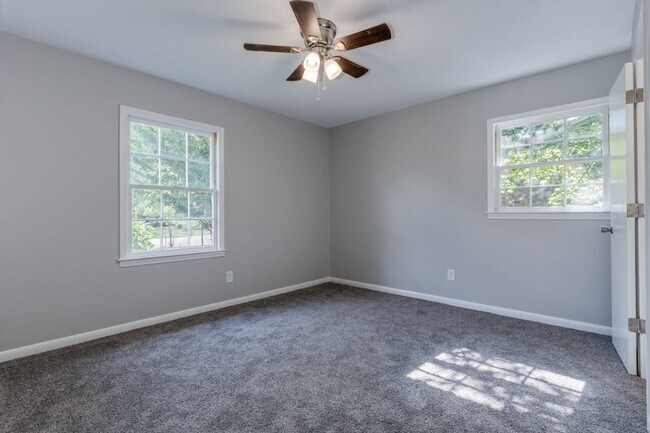 Building Photo - Spacious Home with Modern Comfort in 29223