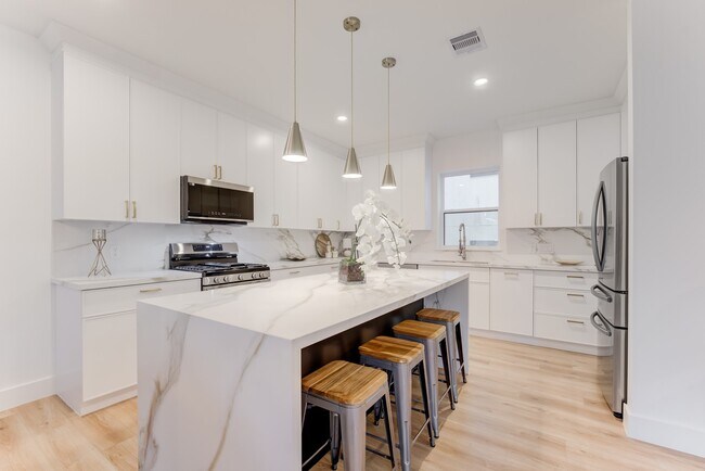 Building Photo - 1216 W 23rd St