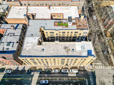 Building Photo - 604 W Addison St